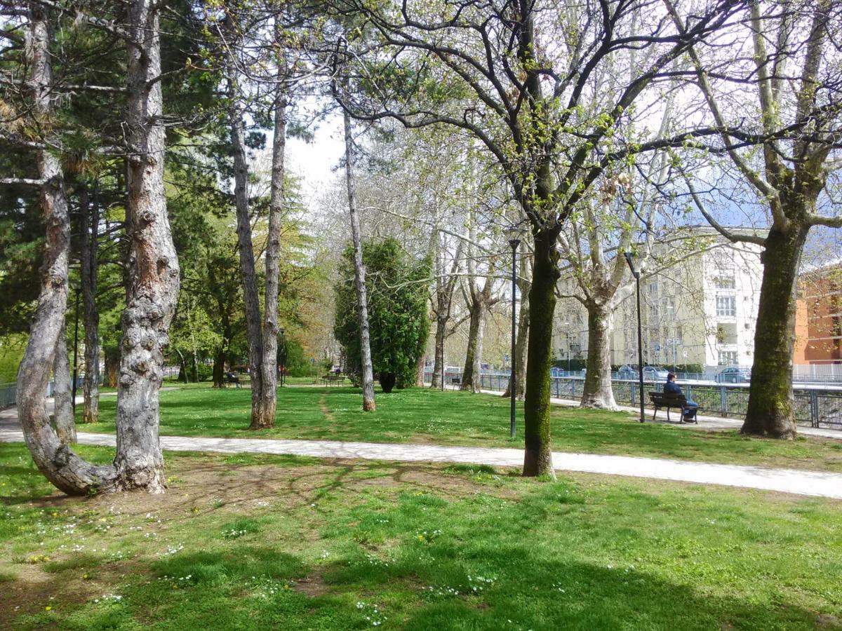 Interno 77: Sunny With Fast Fiber Internet For Couples