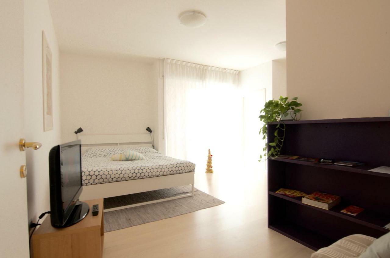 Interno 77: Sunny With Fast Fiber Internet For Couples Apartment *